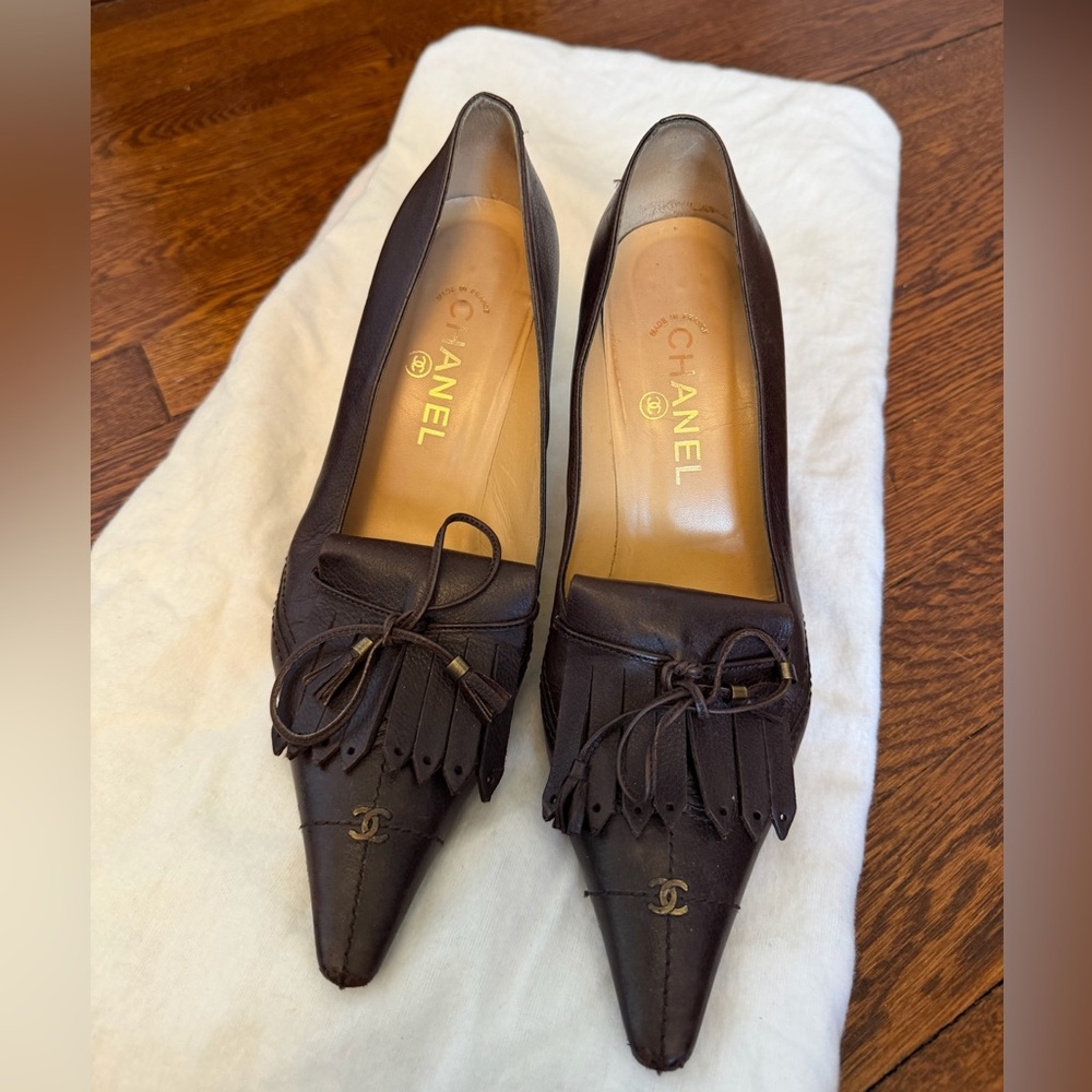 CHANEL Dark Brown Leather Pointed-Toe Heels